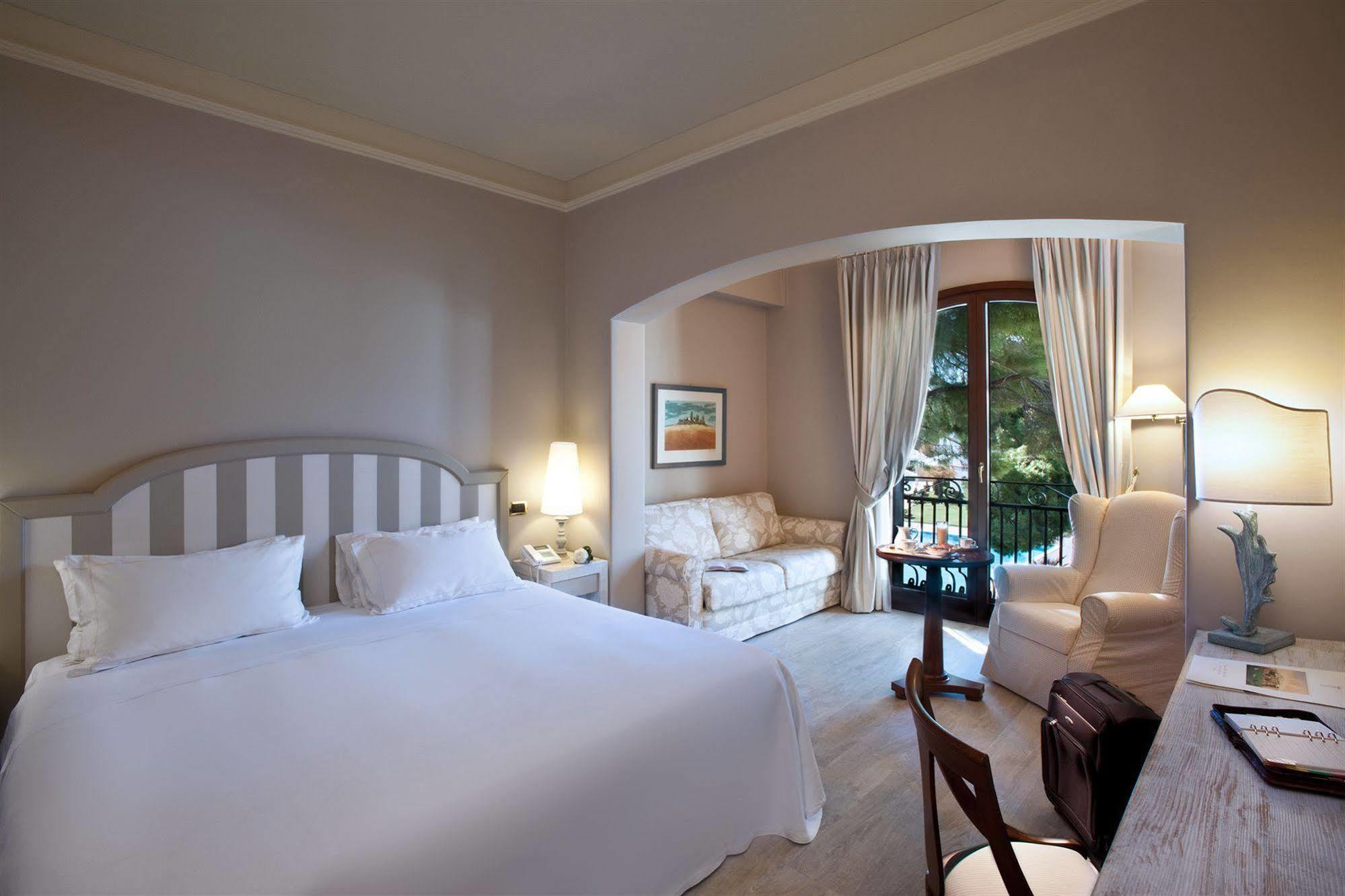 Grand Baia Hotel